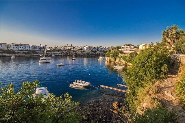 Puerto en la isla de Menorca