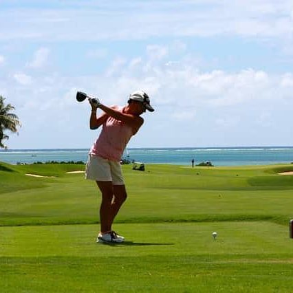 Practicar golf en Menorca